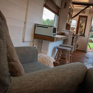 Villa Shepherds Hut In Enclosed Field à Cardiff Exterior photo