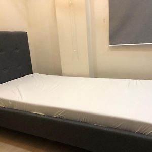 Comfy Room With Single Sized Bed, Study Space, Closet, And Wifi Manille Exterior photo