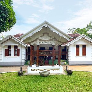 Hotel Andiramada Walawwa à Rambukkana Exterior photo