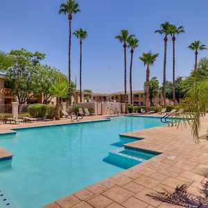 Ideally Located Phoenix Rental With Community Pool! Exterior photo