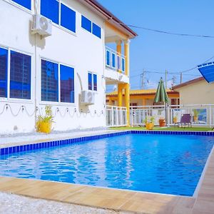 Appartement Pool House Retreat In Accra Exterior photo