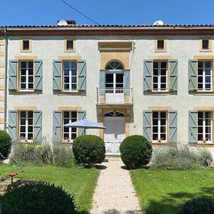 Bed and Breakfast Le Manoir Aux Volets Verts With Hot Tub à Salerm Exterior photo