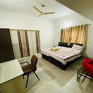 Appartement 2 Bhk Luxury à Ahmedabad Exterior photo