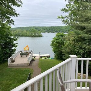 Villa Fun On The Lake à East Hampton Exterior photo