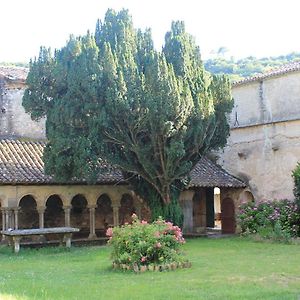 Villa Logement Au Sein D Une Abbaye Cistercienne à Saint-Martin-le-Vieil Exterior photo