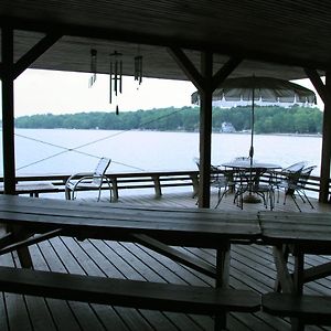 Villa Cabin Chalet - Breathtaking Cabin In Laurel Island à East Hampton Exterior photo