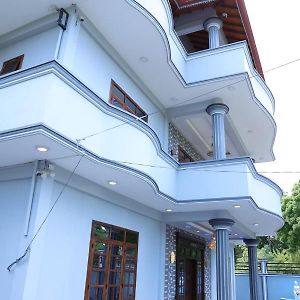 Hotel Hajiz Palace à Jaffna Exterior photo