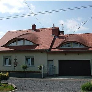 Hotel Luca Vendégház à Sárvár Exterior photo