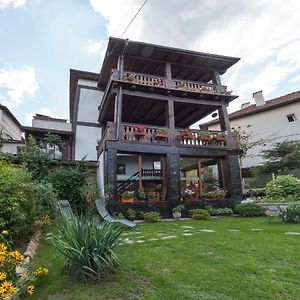 Oasis Guest House Dobrinichte Exterior photo