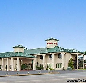 Hotel Baymont By Wyndham Johnson City Exterior photo