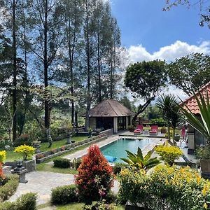 Balinese Villa In Berastagi Exterior photo