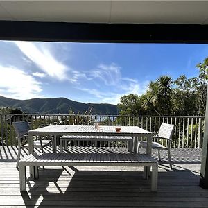 Villa Waikawa Bay Bach With Spectacular Views Exterior photo