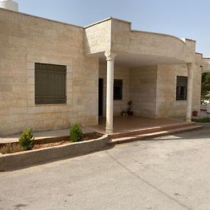 Villa Full Furnitured House بيت مفروش للأيجار à Suf Exterior photo