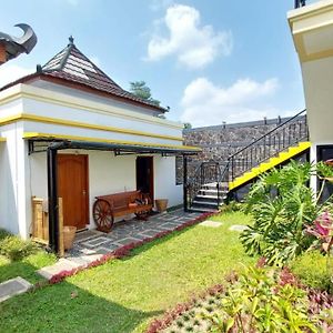 Pool Villa Saung Suluh Purwokerto Exterior photo