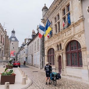 Appartement Gite En Centre Historique 65M2 à Beaugency Exterior photo