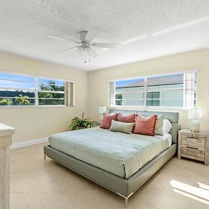 Appartement 1 Block To The Beach! King Beds! Spacious! à West Palm Beach Exterior photo