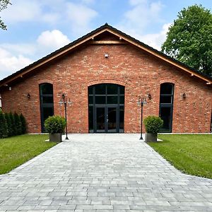 Aparthotel Red Barn à Spała Exterior photo