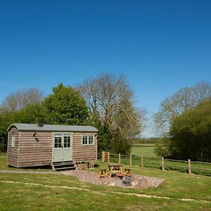 Hotel Foot Of The Downs Shepherds Hut à Woodmancote Exterior photo