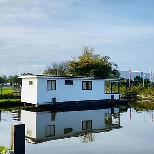 Hotel Woonboot In Sumar Gelegen Tussen Leeuwarden En Drachten à Suameer Exterior photo