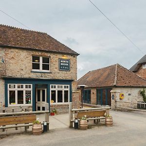 The Barrel Room At The Northbrook Arms Winchester Exterior photo