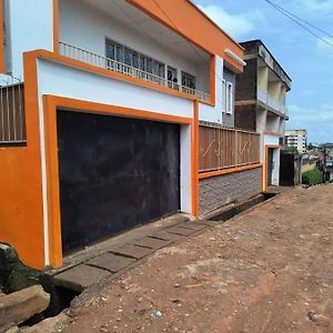 Appartement Appart Meuble De Standing Yaounde, Titi Garage Exterior photo