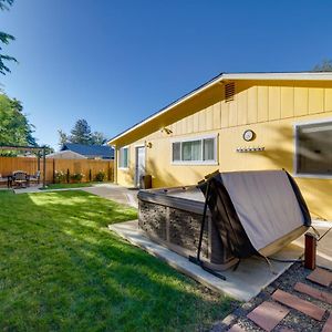 Villa Sparks Retreat With Private Hot Tub And Cozy Fireplace Exterior photo