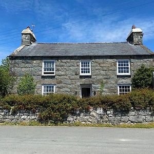 Villa Charming, Spacious Farm House By Harlech Beach à Llanfair Exterior photo