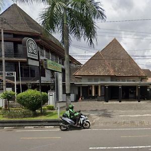 Capital O 93240 Candra Dewi Hotel Yogyakarta Exterior photo