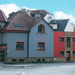 Hotel Penzion Anebel à Luhačovice Exterior photo