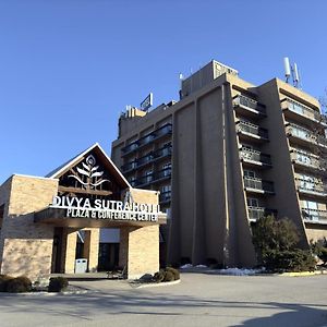 Hotel Divya Sutra Plaza And Conference Centre, Vernon, Bc Exterior photo