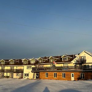 North Adventure Inn Cochrane Exterior photo