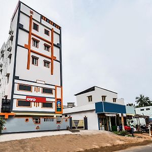 Hôtel Oyo Pramukh Heights à Gannavaram Exterior photo