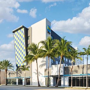 Hotel Tru By Hilton Ft Lauderdale Airport à Dania Beach Exterior photo