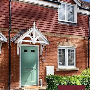 Appartement Wokingham - 2 Bed House With Garden Exterior photo