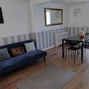 Appartement Ladbury House In Walsall, Near The M6, Walsall Uni And Hospital, With Free Parking And Easy Access To Birmingham City Centre, Only 20 Minutes From The Nec And Birmingham Airport à Bescot Exterior photo