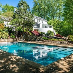 Villa Tara Retreat: Family-Friendly Oasis With Pool, Tennis & Serene Ambiance In Potomac Exterior photo