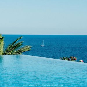 Villa Brisa Del Mar Seafront Villa Located In The Garraf National Park 30 Minutes From Barcelona Sant Pere De Ribes Exterior photo