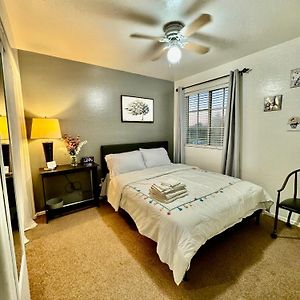 Cozy Private Room With Shared Bathroom Inside A House Phoenix Exterior photo