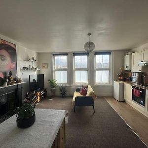 Appartement Comfy Shared House Women Only 1 Person à Londres Exterior photo