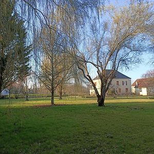 Villa Le Gite Du Lac à Les Quatre-Routes-du-Lot Exterior photo