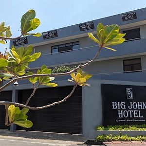 Big John Hotel Dehiwala-Mont Lavinia Exterior photo