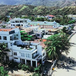 Casa Marco Suites Puerto Galera Powered By Cocotel Exterior photo