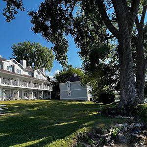 The Sand Hill Inn Lake Geneva Exterior photo