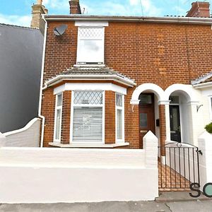 Charming And Spacious 3 Bedroom House Very Close To The Beach Lowestoft Exterior photo