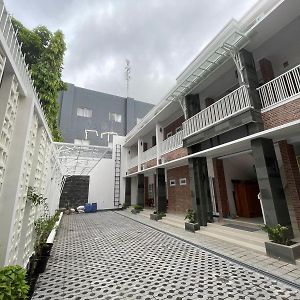 The Reddish Syariah Kost Exclusive Dan Homestay Yogyakarta Exterior photo