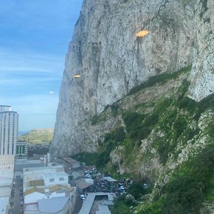 Appartement Cp Top Floor Luxury Studio With Spa And Pool à Gibraltar Exterior photo