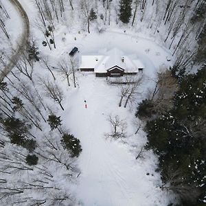 Villa Cody'S Clubhouse à Waterbury Exterior photo