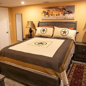 Villa Stockyards Cowtown Outpost-Less Than 4 Minutes To Stockyards-Sleeps 8 à Fort Worth Exterior photo