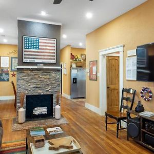 Villa Stockyards Patriot Outpost - Sleeps 8 - Just 3/4 Miles à Fort Worth Exterior photo