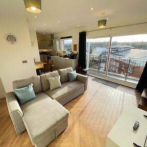 Appartement Urban Living With Wi-Fi, Balcony & Parking à Rickmansworth Exterior photo